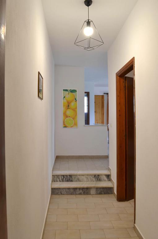 Poros Town Villa Yiotevi מראה חיצוני תמונה