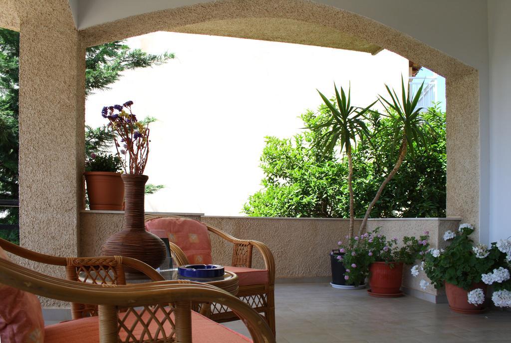 Poros Town Villa Yiotevi מראה חיצוני תמונה
