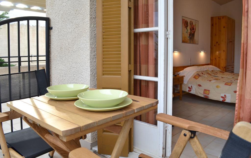 Poros Town Villa Yiotevi מראה חיצוני תמונה