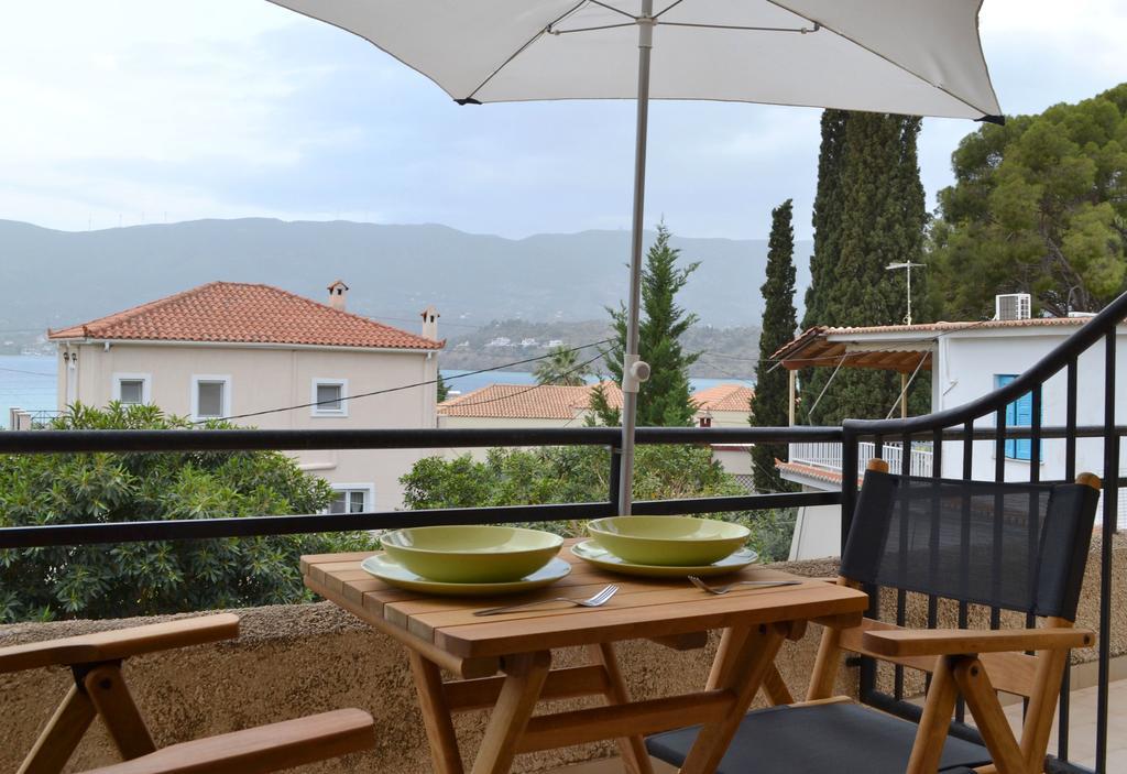 Poros Town Villa Yiotevi מראה חיצוני תמונה