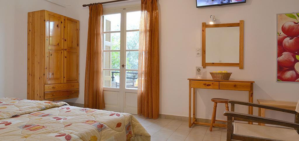 Poros Town Villa Yiotevi מראה חיצוני תמונה