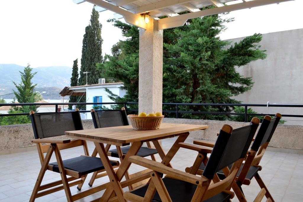 Poros Town Villa Yiotevi מראה חיצוני תמונה