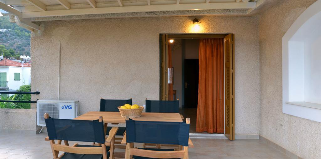 Poros Town Villa Yiotevi מראה חיצוני תמונה